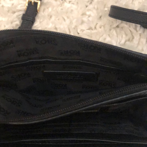 Michael Kors cross body purse - Picture 3 of 4